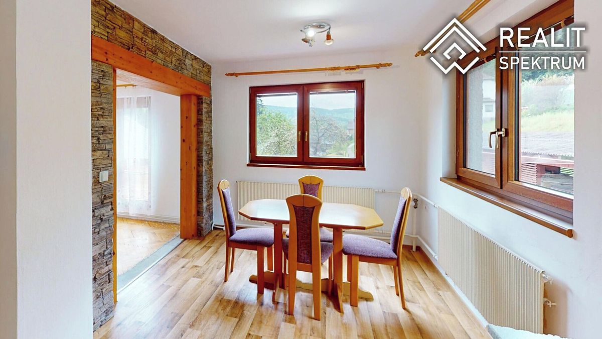 Prodej rodinného domu 209 m², pozemek 1148 m²